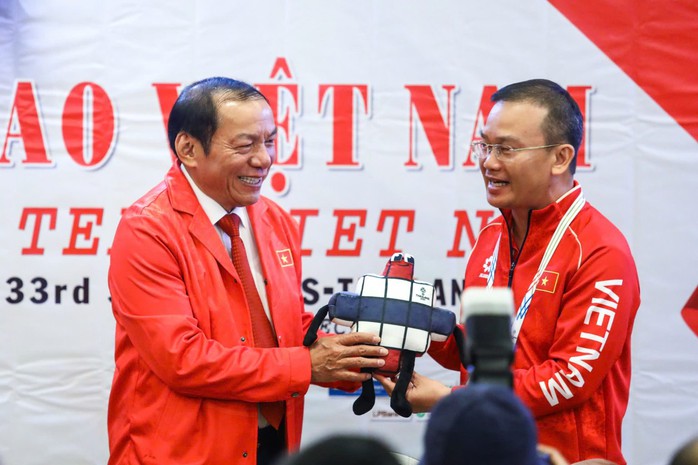 Bộ trưởng Nguyễn Văn Hùng thăm và động viên Đoàn Thể thao Việt Nam tại SEA Games 33 - Ảnh 5.