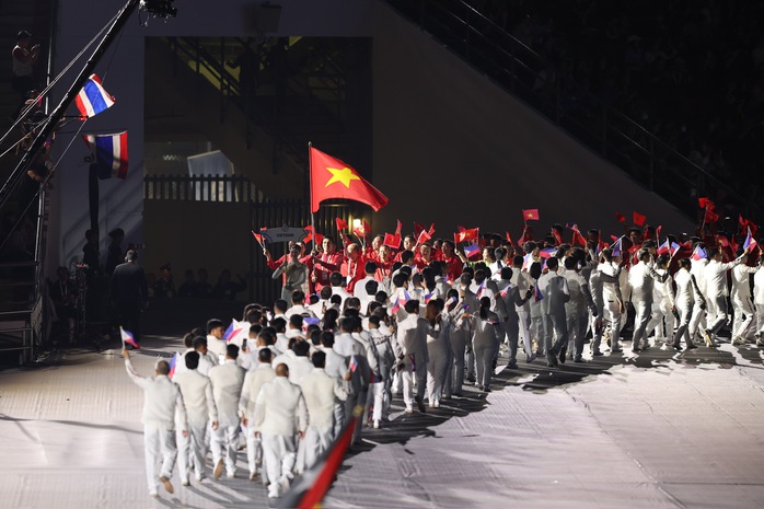 Nhiều "sạn" trong buổi lễ khai mạc SEA Games 33 - Ảnh 4.