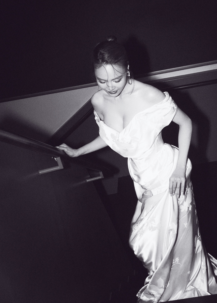 Chiếc váy 300 triệu đồng của Ninh Dương Lan Ngọc - Ảnh 1.