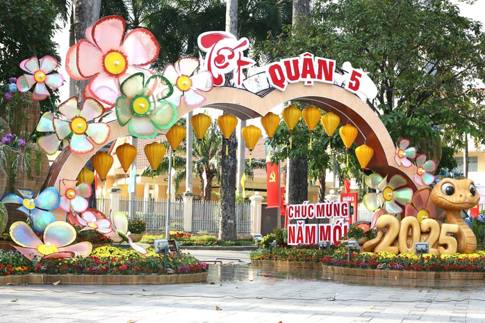 "Áo mới ngày xuân" tại nhiều công viên ở TP HCM- Ảnh 1. "Áo mới ngày xuân" tại nhiều công viên ở TP HCM- Ảnh 1.