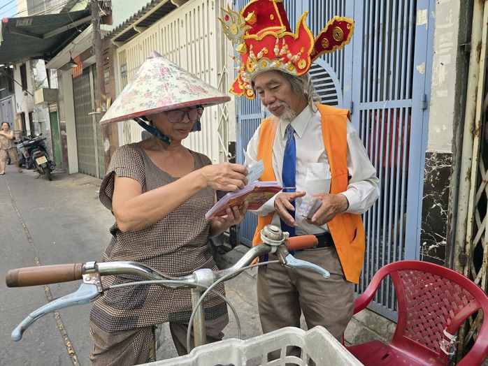 "Ông thần tài" nhân hậu- Ảnh 3. "Ông thần tài" nhân hậu- Ảnh 3.