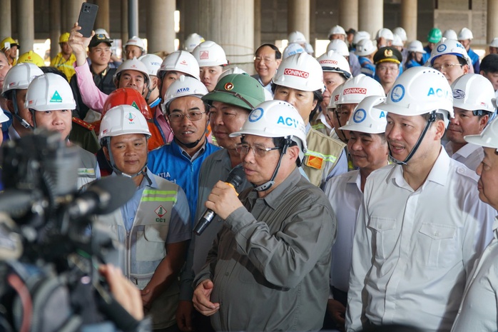 Thủ tướng Phạm Minh Chính kiểm tra, chúc Tết tại sân bay Long Thành- Ảnh 7.