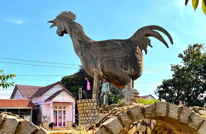 Câu chuyện tình gắn với tượng gà 9 cựa ít ai biết ở Lâm Đồng- Ảnh 3. Câu chuyện tình gắn với tượng gà 9 cựa ít ai biết ở Lâm Đồng- Ảnh 3.