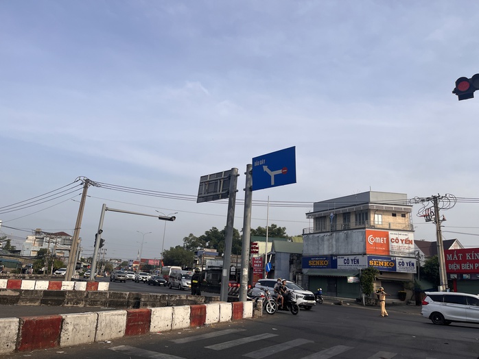 Người dân nườm nượp trở lại Đồng Nai, TP HCM chiều mùng 4 Tết- Ảnh 4. Người dân nườm nượp trở lại Đồng Nai, TP HCM chiều mùng 4 Tết- Ảnh 4.