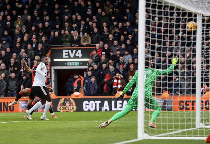 Salah tỏa sáng khó tin, Liverpool thắng chật vật Bournemouth- Ảnh 2. Salah tỏa sáng khó tin, Liverpool thắng chật vật Bournemouth- Ảnh 2.