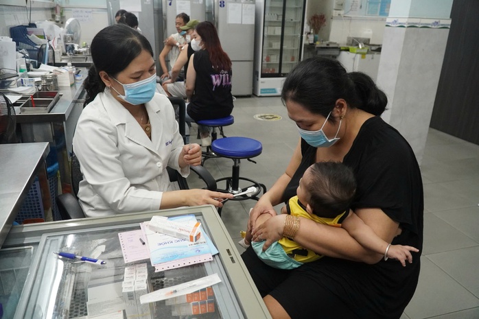 Cảnh báo nóng từ việc đổ xô mua thuốc kháng virus- Ảnh 1. Cảnh báo nóng từ việc đổ xô mua thuốc kháng virus- Ảnh 1.