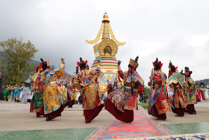 Nô nức hành hương về Đại Bảo Tháp Mandala Tây Thiên dự Pháp hội Cầu an- Ảnh 2. Nô nức hành hương về Đại Bảo Tháp Mandala Tây Thiên dự Pháp hội Cầu an- Ảnh 2.