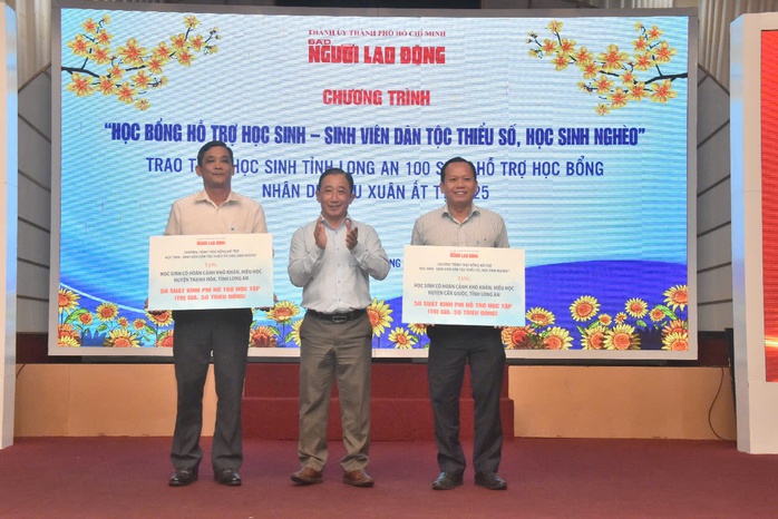 Nhiều chương trình lớn của Báo Người Lao Động đến với Long An- Ảnh 6. Nhiều chương trình lớn của Báo Người Lao Động đến với Long An- Ảnh 6.