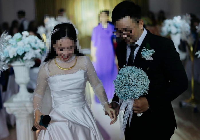 Mạng xã hội rúng động chuyện chàng trai làm 2 đám cưới vì 2 người yêu cùng mang bầu- Ảnh 3. Mạng xã hội rúng động chuyện chàng trai làm 2 đám cưới vì 2 người yêu cùng mang bầu- Ảnh 3.