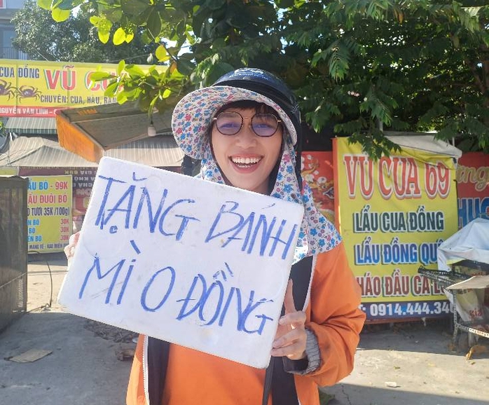 Chuyện lạ: Công nhân góp tiền làm “Bánh mì 0 đồng”- Ảnh 1. Chuyện lạ: Công nhân góp tiền làm “Bánh mì 0 đồng”- Ảnh 1.