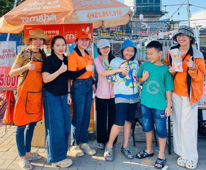Chuyện lạ: Công nhân góp tiền làm “Bánh mì 0 đồng”- Ảnh 2. Chuyện lạ: Công nhân góp tiền làm “Bánh mì 0 đồng”- Ảnh 2.