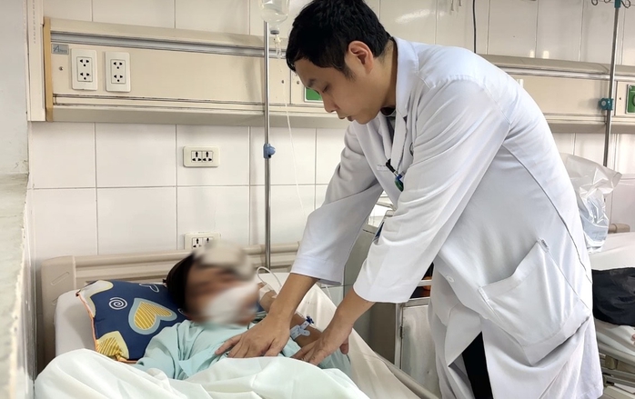 Bị bạn dùng vòi hơi xịt vào hậu môn, nam thanh niên vỡ đại tràng- Ảnh 1. Bị bạn dùng vòi hơi xịt vào hậu môn, nam thanh niên vỡ đại tràng- Ảnh 1.