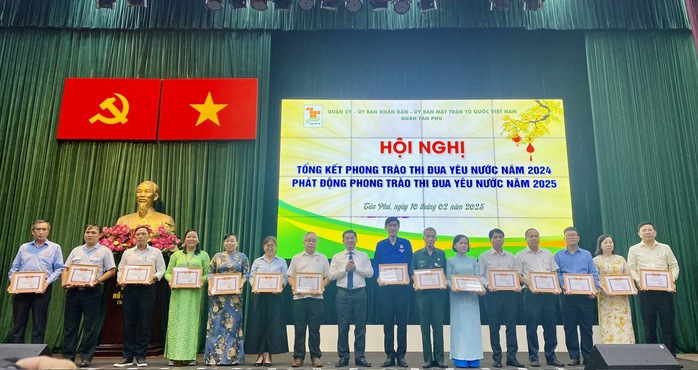 Phó Chủ tịch Thường trực UBND TP HCM: Chú trọng khen thưởng người lao động trực tiếp- Ảnh 1. Phó Chủ tịch Thường trực UBND TP HCM: Chú trọng khen thưởng người lao động trực tiếp- Ảnh 1.