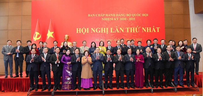 Chủ tịch Quốc hội chủ trì Hội nghị đầu tiên của Ban Chấp hành Đảng bộ Quốc hội- Ảnh 4. Chủ tịch Quốc hội chủ trì Hội nghị đầu tiên của Ban Chấp hành Đảng bộ Quốc hội- Ảnh 4.