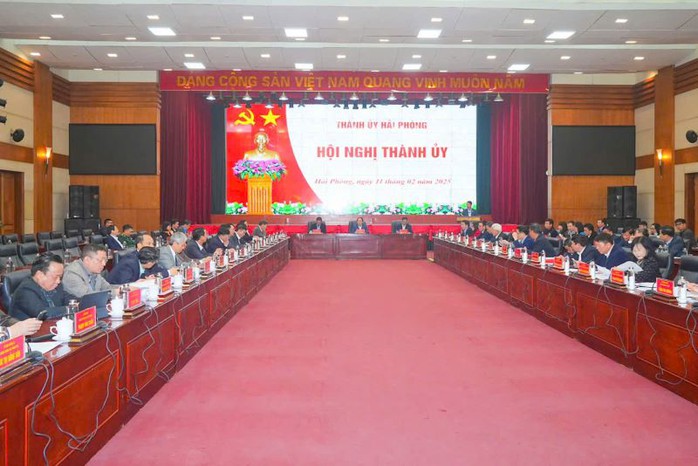 Hai Ủy viên Thường vụ Thành ủy và 1 Phó Chủ tịch UBND TP xin nghỉ hưu trước tuổi- Ảnh 1. Hai Ủy viên Thường vụ Thành ủy và 1 Phó Chủ tịch UBND TP xin nghỉ hưu trước tuổi- Ảnh 1.