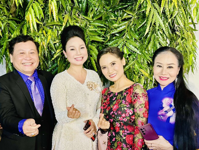 Nghệ sĩ tề tựu trong ngày Giỗ lần thứ 20 của nhạc sĩ Bắc Sơn- Ảnh 4. Nghệ sĩ tề tựu trong ngày Giỗ lần thứ 20 của nhạc sĩ Bắc Sơn- Ảnh 4.