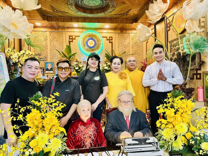 Nghệ sĩ tề tựu trong ngày Giỗ lần thứ 20 của nhạc sĩ Bắc Sơn- Ảnh 3. Nghệ sĩ tề tựu trong ngày Giỗ lần thứ 20 của nhạc sĩ Bắc Sơn- Ảnh 3.