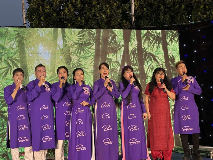 Nghệ sĩ tề tựu trong ngày Giỗ lần thứ 20 của nhạc sĩ Bắc Sơn- Ảnh 1. Nghệ sĩ tề tựu trong ngày Giỗ lần thứ 20 của nhạc sĩ Bắc Sơn- Ảnh 1.