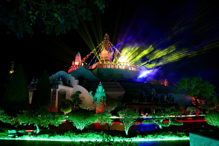 VIDEO: Đại lễ Truyền đăng cầu an tại Đại Bảo Tháp Tây Thiên với 3D Mapping- Ảnh 8. VIDEO: Đại lễ Truyền đăng cầu an tại Đại Bảo Tháp Tây Thiên với 3D Mapping- Ảnh 8.
