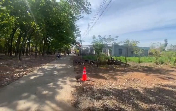 Chở vợ đi giải quyết mâu thuẫn, người chồng bị đâm tử vong- Ảnh 2. Chở vợ đi giải quyết mâu thuẫn, người chồng bị đâm tử vong- Ảnh 2.