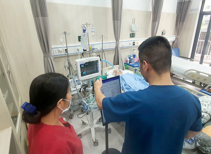 Một bệnh viện tiết kiệm 100 tỉ đồng/năm nhờ không in phim chụp, bỏ ghi bệnh án giấy- Ảnh 1. Một bệnh viện tiết kiệm 100 tỉ đồng/năm nhờ không in phim chụp, bỏ ghi bệnh án giấy- Ảnh 1.