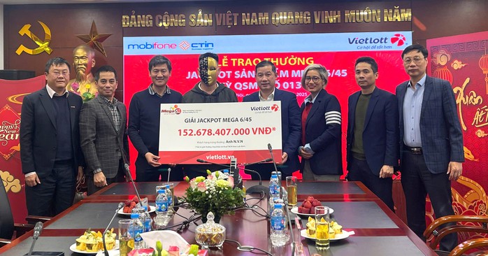 Người nhận thưởng vé số Vietlott 152 tỉ đồng đến từ TP HCM- Ảnh 1. Người nhận thưởng vé số Vietlott 152 tỉ đồng đến từ TP HCM- Ảnh 1.