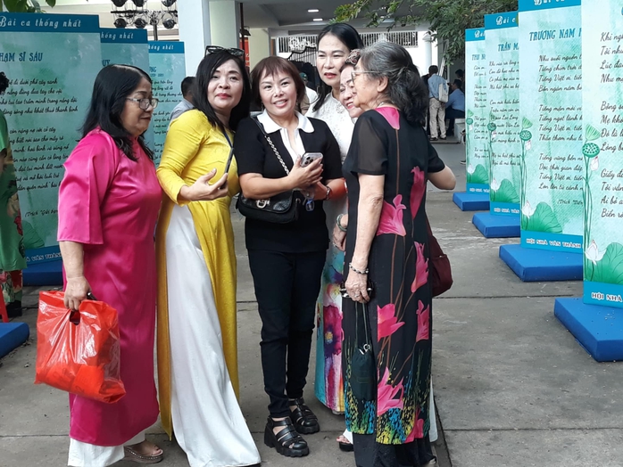 Khai mạc "Ngày thơ Việt Nam 2025" tại TP HCM- Ảnh 10. Khai mạc "Ngày thơ Việt Nam 2025" tại TP HCM- Ảnh 10.