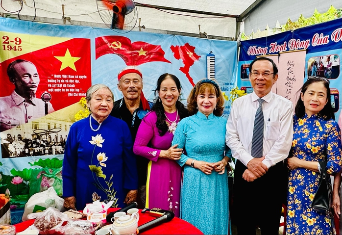 Khai mạc "Ngày thơ Việt Nam 2025" tại TP HCM- Ảnh 12. Khai mạc "Ngày thơ Việt Nam 2025" tại TP HCM- Ảnh 12.