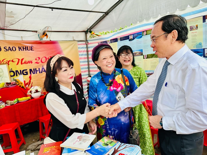 Khai mạc "Ngày thơ Việt Nam 2025" tại TP HCM- Ảnh 11. Khai mạc "Ngày thơ Việt Nam 2025" tại TP HCM- Ảnh 11.