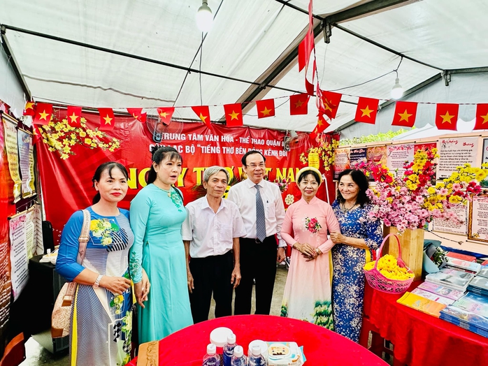 Khai mạc "Ngày thơ Việt Nam 2025" tại TP HCM- Ảnh 13. Khai mạc "Ngày thơ Việt Nam 2025" tại TP HCM- Ảnh 13.