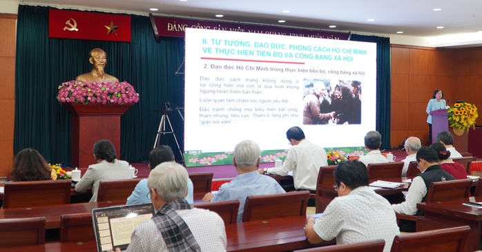 TP HCM: Huy động mọi nguồn lực xã hội, “không để ai bị bỏ lại phía sau”- Ảnh 4. TP HCM: Huy động mọi nguồn lực xã hội, “không để ai bị bỏ lại phía sau”- Ảnh 4.