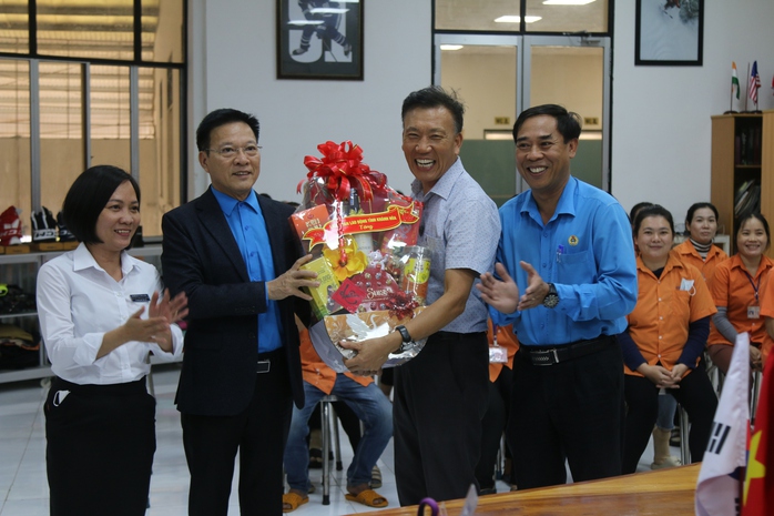 Lãnh đạo LĐLĐ Khánh Hoà thăm động viên doanh nghiệp, người lao động đầu năm mới
- Ảnh 1. Lãnh đạo LĐLĐ Khánh Hoà thăm động viên doanh nghiệp, người lao động đầu năm mới
- Ảnh 1.