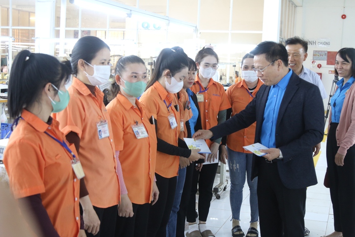 Lãnh đạo LĐLĐ Khánh Hoà thăm động viên doanh nghiệp, người lao động đầu năm mới
- Ảnh 5. Lãnh đạo LĐLĐ Khánh Hoà thăm động viên doanh nghiệp, người lao động đầu năm mới
- Ảnh 5.