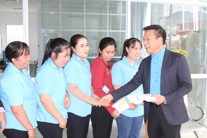 Lãnh đạo LĐLĐ Khánh Hoà thăm động viên doanh nghiệp, người lao động đầu năm mới
- Ảnh 7. Lãnh đạo LĐLĐ Khánh Hoà thăm động viên doanh nghiệp, người lao động đầu năm mới
- Ảnh 7.