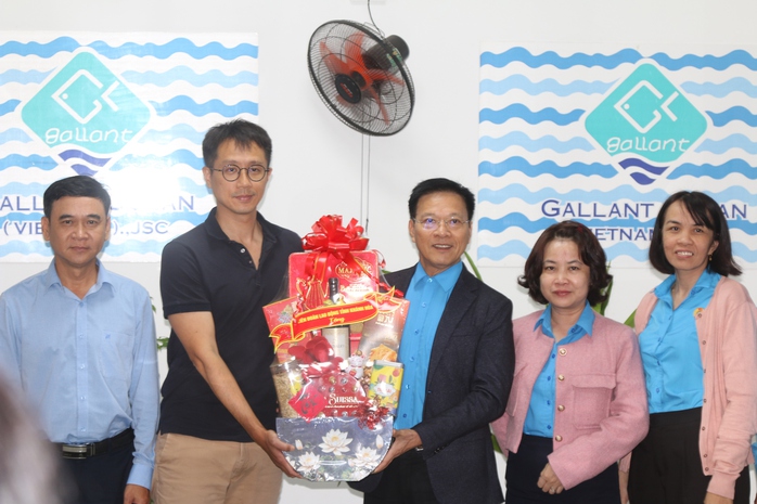 Lãnh đạo LĐLĐ Khánh Hoà thăm động viên doanh nghiệp, người lao động đầu năm mới
- Ảnh 6. Lãnh đạo LĐLĐ Khánh Hoà thăm động viên doanh nghiệp, người lao động đầu năm mới
- Ảnh 6.