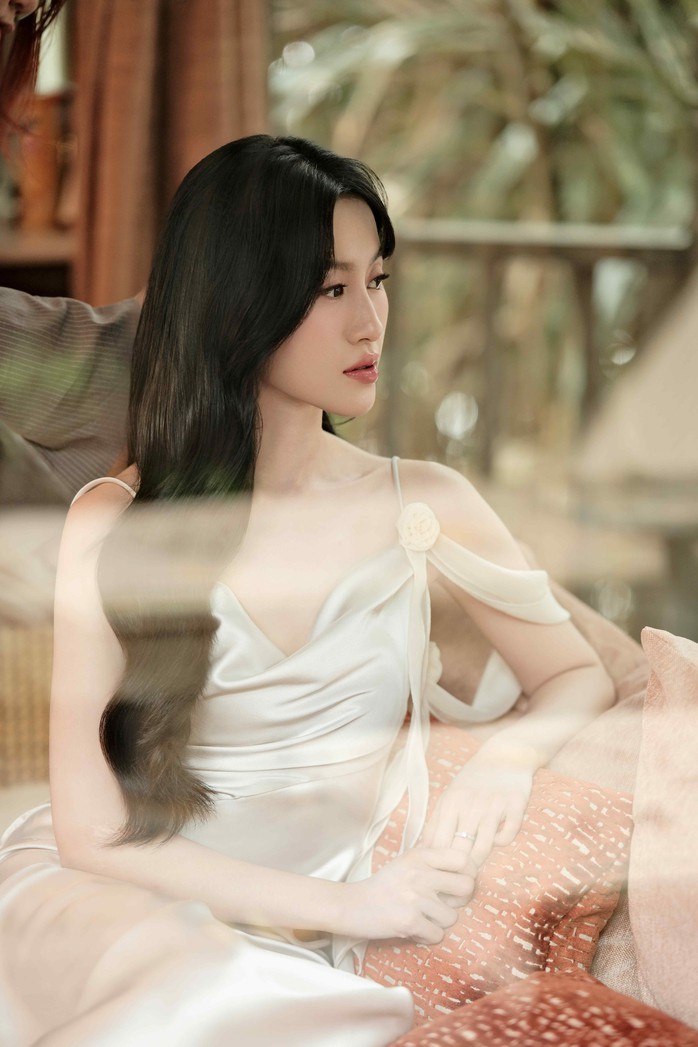 Vũ Cát Tường nhòe nước mắt khi đón cô dâu
- Ảnh 7. Vũ Cát Tường nhòe nước mắt khi đón cô dâu
- Ảnh 7.
