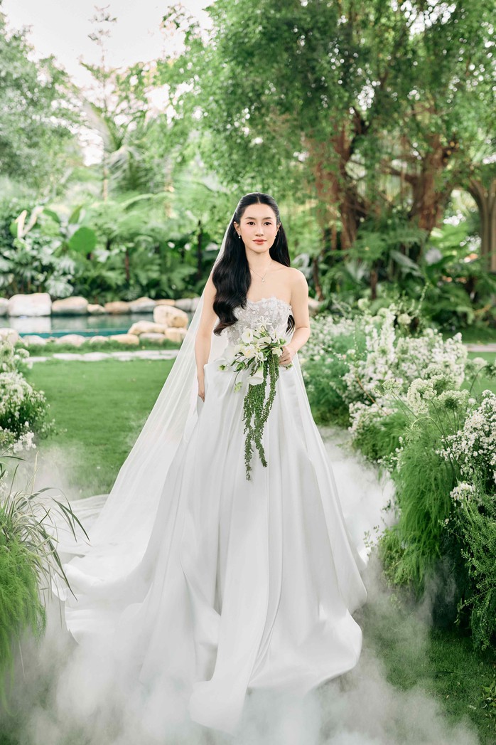 Vũ Cát Tường nhòe nước mắt khi đón cô dâu
- Ảnh 8. Vũ Cát Tường nhòe nước mắt khi đón cô dâu
- Ảnh 8.