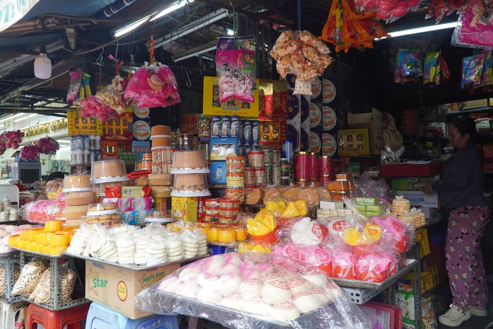 VIDEO: Bánh tổ, bánh đào tiên, “cỗ online”… thưa khách ngày rằm tháng Giêng- Ảnh 7. VIDEO: Bánh tổ, bánh đào tiên, “cỗ online”… thưa khách ngày rằm tháng Giêng- Ảnh 7.