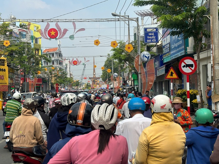 Những hình ảnh tại lễ hội rằm tháng Giêng "độc, lạ Bình Dương"- Ảnh 2. Những hình ảnh tại lễ hội rằm tháng Giêng "độc, lạ Bình Dương"- Ảnh 2.
