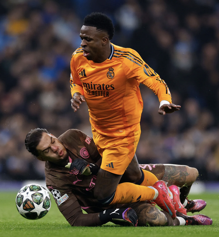 Fan chế giễu Vinicius để rồi Man City nhận cái kết đắng trước Real Madrid- Ảnh 7. Fan chế giễu Vinicius để rồi Man City nhận cái kết đắng trước Real Madrid- Ảnh 7.