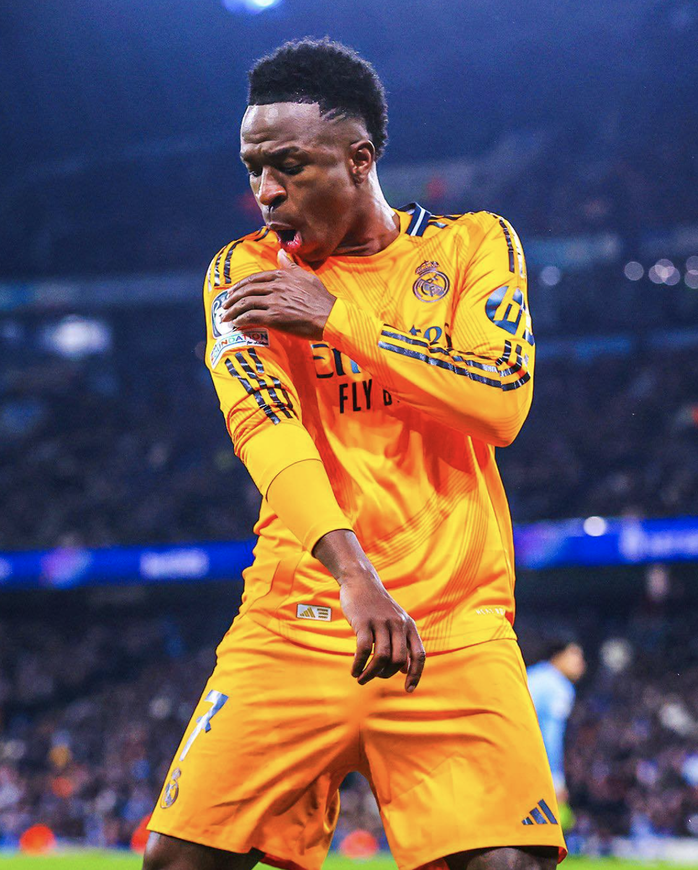 Fan chế giễu Vinicius để rồi Man City nhận cái kết đắng trước Real Madrid- Ảnh 2. Fan chế giễu Vinicius để rồi Man City nhận cái kết đắng trước Real Madrid- Ảnh 2.