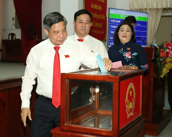 Ông Trần Văn Huyến được bầu làm Chủ tịch UBND tỉnh Hậu Giang- Ảnh 1. Ông Trần Văn Huyến được bầu làm Chủ tịch UBND tỉnh Hậu Giang- Ảnh 1.