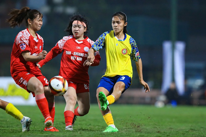 U19 nữ Phong Phú Hà Nam chiếm ngôi đầu, TP HCM có chiến thắng đầu tay- Ảnh 2. U19 nữ Phong Phú Hà Nam chiếm ngôi đầu, TP HCM có chiến thắng đầu tay- Ảnh 2.