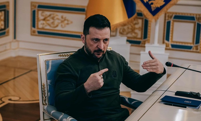 Tổng thống Ukraine Volodymyr Zelensky trả lời tờ Guardian hôm 11-2. Ảnh: The Guardian Tổng thống Ukraine Volodymyr Zelensky trả lời tờ Guardian hôm 11-2. Ảnh: The Guardian