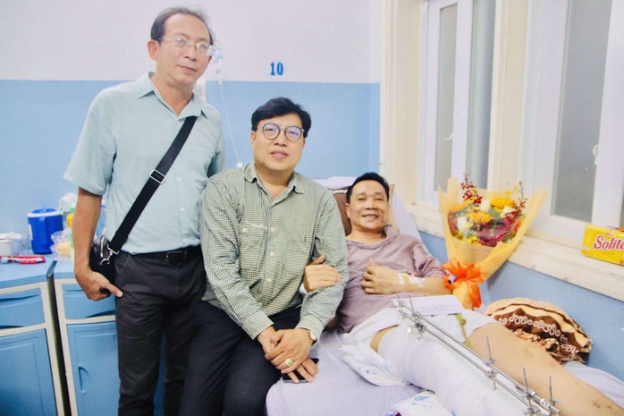 Chương trình "Mai Vàng tri ân" thăm và trao tặng quà cho NSND Hà Thế Dũng- Ảnh 2. Chương trình "Mai Vàng tri ân" thăm và trao tặng quà cho NSND Hà Thế Dũng- Ảnh 2.