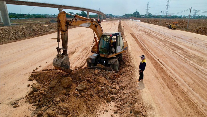 Nâng công suất khai thác vật liệu san lấp- Ảnh 1. Nâng công suất khai thác vật liệu san lấp- Ảnh 1.