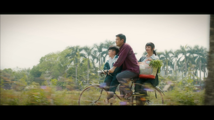 Cảnh trong phim “Cha tôi, người ở lại” Ảnh: HOÀNG DƯƠNG Cảnh trong phim “Cha tôi, người ở lại” Ảnh: HOÀNG DƯƠNG