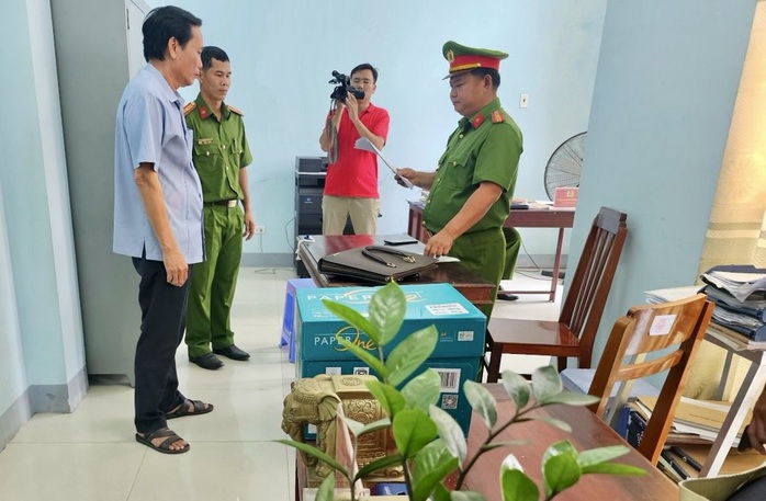 Bắt 1 cựu Giám đốc Văn phòng Đăng ký đất đai- Ảnh 4. Bắt 1 cựu Giám đốc Văn phòng Đăng ký đất đai- Ảnh 4.