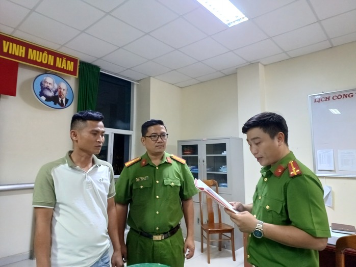 Công an bắt chủ lò luyện nhôm ở TP HCM- Ảnh 1. Công an bắt chủ lò luyện nhôm ở TP HCM- Ảnh 1.