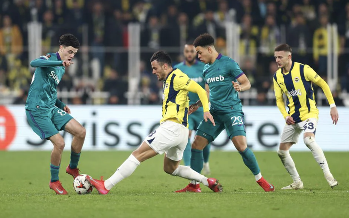 Fenerbahce đè bẹp Anderlecht, đội bóng của Mourinho bay cao Europa League- Ảnh 1. Fenerbahce đè bẹp Anderlecht, đội bóng của Mourinho bay cao Europa League- Ảnh 1.